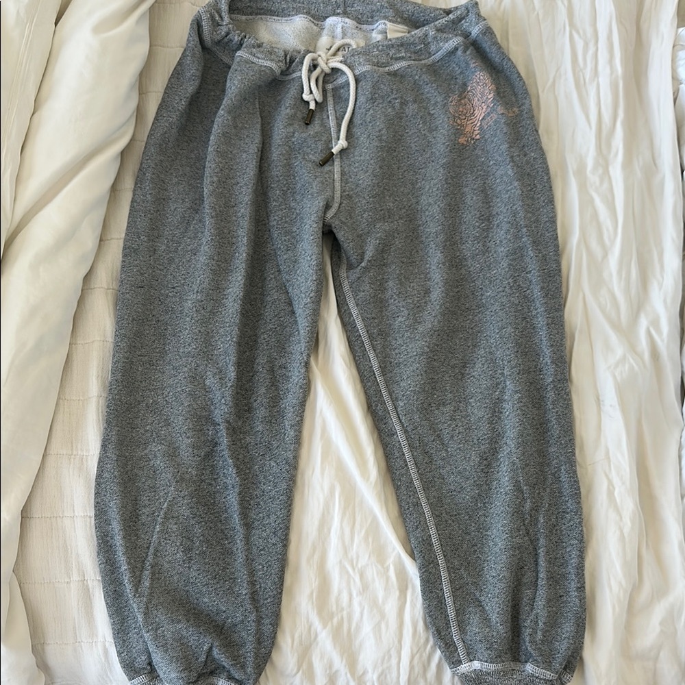 THE GREAT grey cropped Joggers with tiger print logo